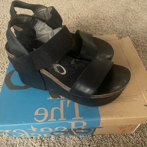OTBT Black Platform Sandals-8